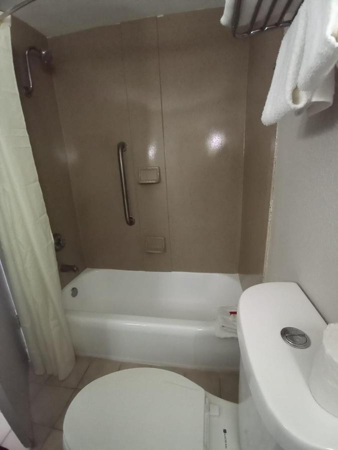Travelodge By Wyndham Petersburg Extérieur photo